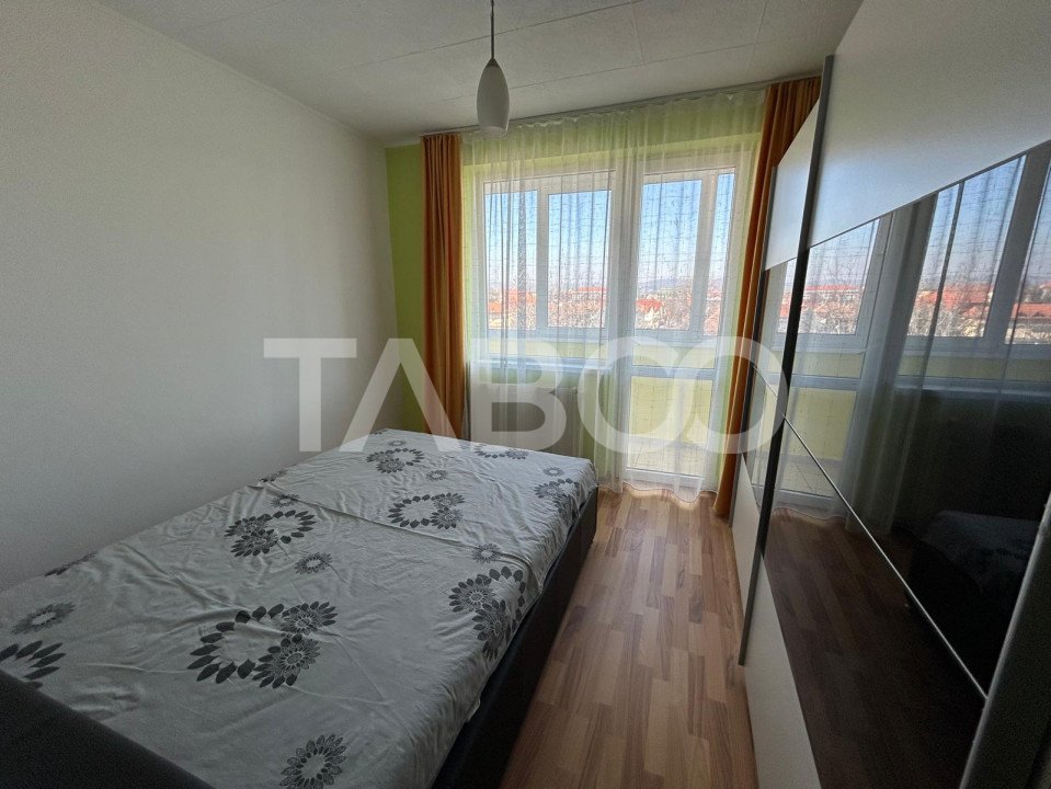 Apartament spatios de inchiriat cu 2 camere si 2 balcoane Central